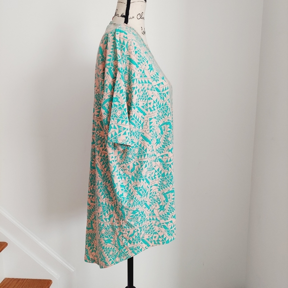 NWT LulaRoe Irma Aztec Geometric Tunic Top Short Sleeve XS - Picture 4 of 8